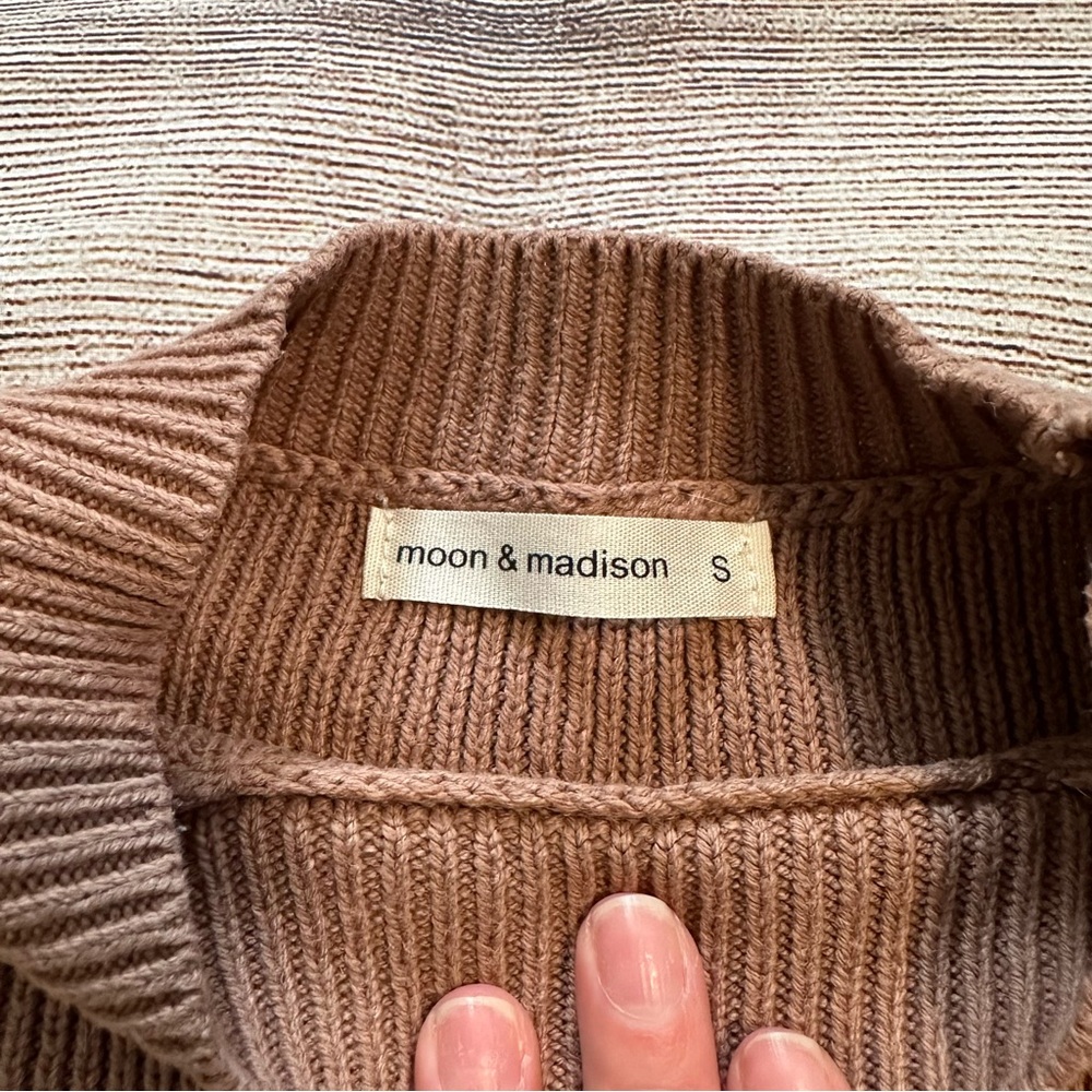 Moon & Madison Crewneck Sweater - Small - Picture 3 of 5